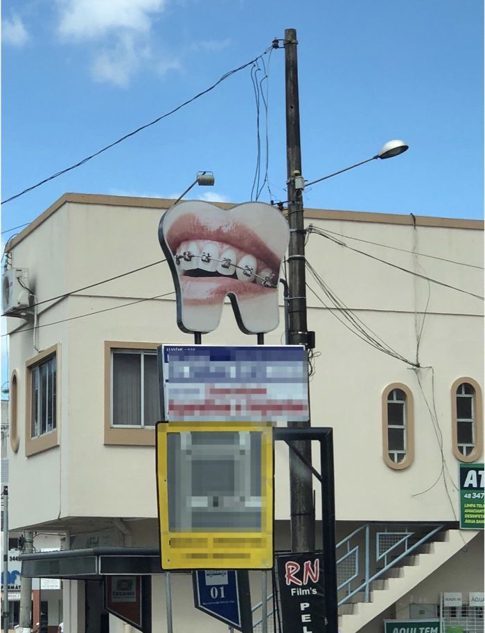 This Tooth Shaped Sign With A Mouth In It