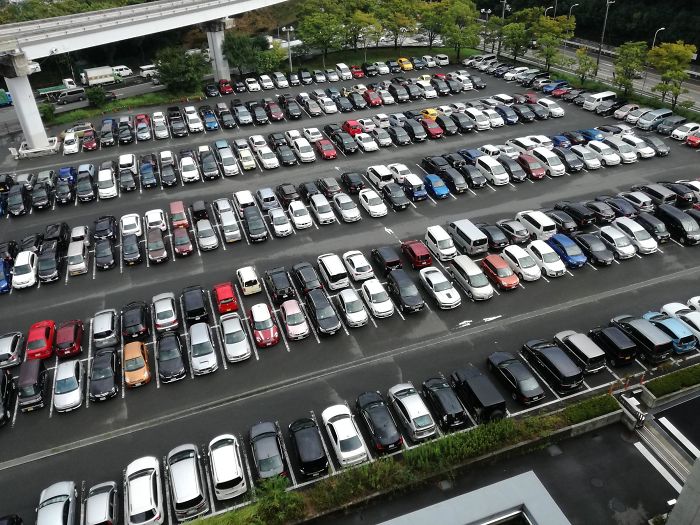 Casi todo el mundo aparca marcha atrás en Japón