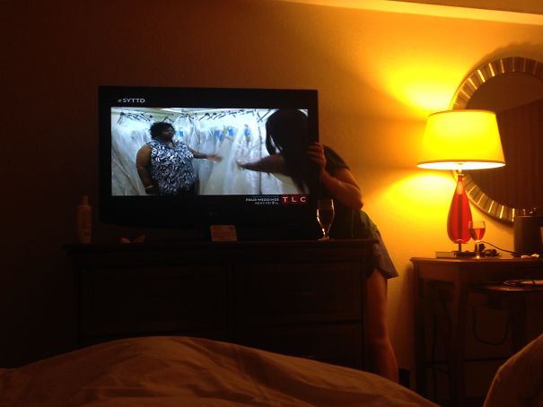 Took A Pic Of My Drunk Friend Trying To Fix Our Hotel TV... And She Ended Up In "Say Yes To The Dress"
