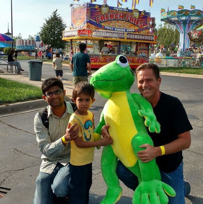 My Dad Is So Amazing At Carnival Games, They Even Tried To Stop Him Playing