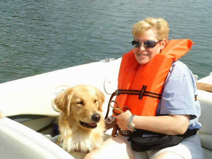 Blind Woman Sees Her Guide Dog For The First Time In 8 Years, And Her Reaction Will Make You Cry
