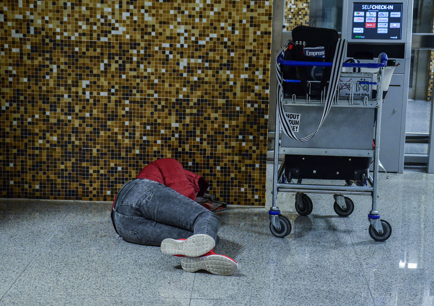 I Spent An Entire Night In The Airport Photographing People