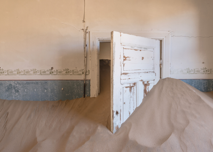 I Photographed An Abandoned Mining Village Sunken In Sand And Lost In The Namibian Desert
