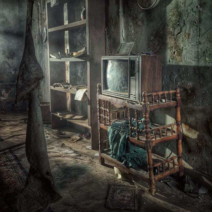 Artist Turns His Surrounding Environment From Abandoned Places And Small Abstract Details Into Elegance Pieces Of Art