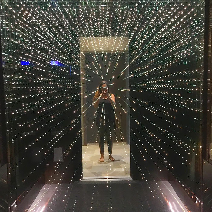 La dimensión desconocida en este ascensor de hotel