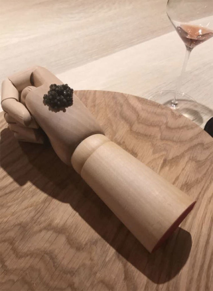 ¿Por qué no comer caviar de una mano de madera?