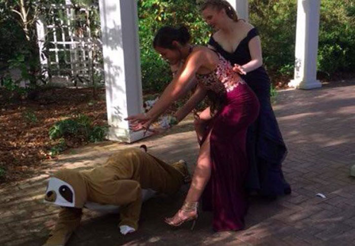 The Way This Girl Handled Her Date Not Showing Up For Prom Is Hilarious
