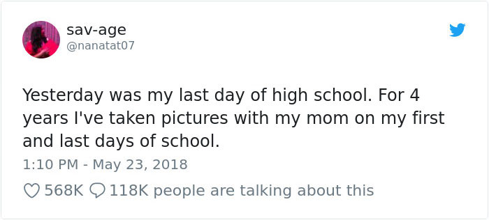 This Girl Has Been Taking The Same Photos With Her Mom For 4 Years, But The Last Pic Broke Everyone's Hearts