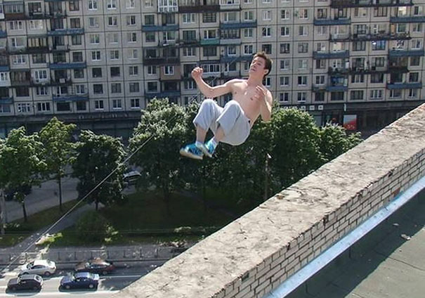 This Photo Shows Parkour Enthusiast Pavel Kashin Performing The Trick That Would Lead To His Death. He’s Pictured Attempting To Back-Flip To The Wall, But He Would Soon Lose His Balance And Fall To Ground Below