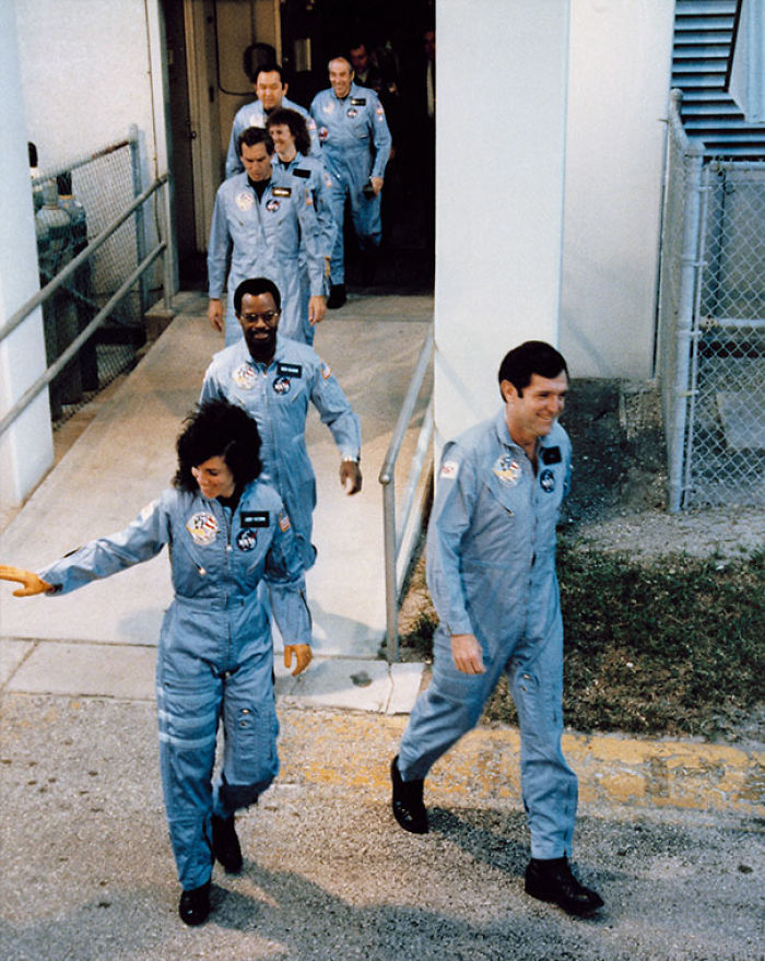 Los astronautas del Challenger subiendo a bordo. Explotó 73 segundos tras despegar y todos murieron