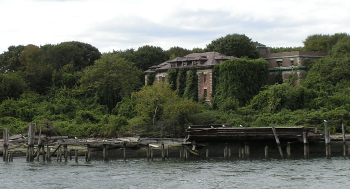 new-york-citys-secret-visit-a-mysterious-haunted-island-forbidden-places-e2-2