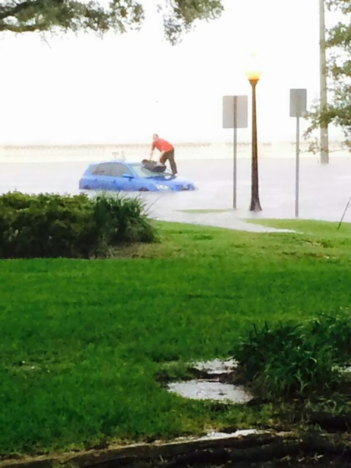 Pizza Delivery Guy Stuck On A Flooded Road, But Still Saves The Pizza. A True Hero