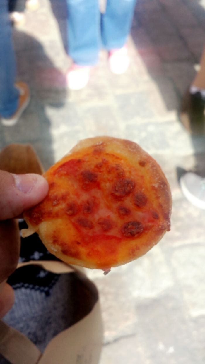This Pizzeria Gives Out Tiny Pizzas As Free Samples