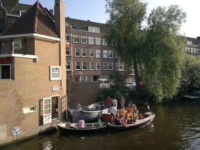 Amsterdam Has A Pizzeria For Boats