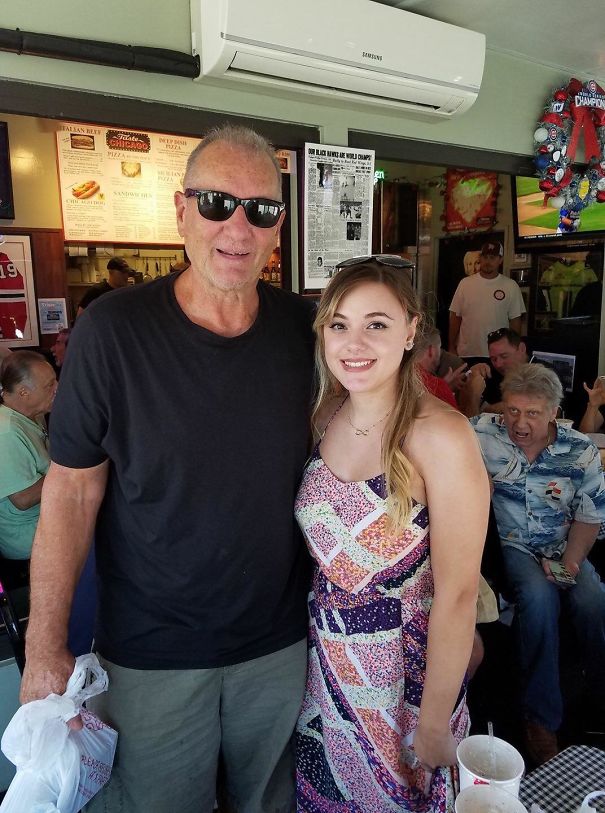 My Facebook Friend Met Ed O'Neill And The Guy Behind Her Can't F**king Believe It