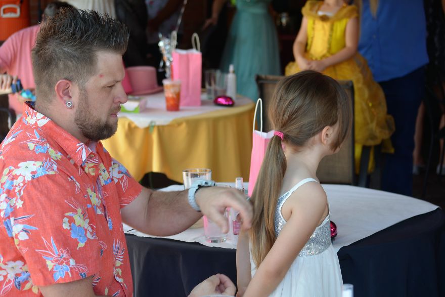 Single Dad Hosts First Ever Daddy Daughter Hair Class And Tea Party, And These Dads Win Fathers Of The Year!