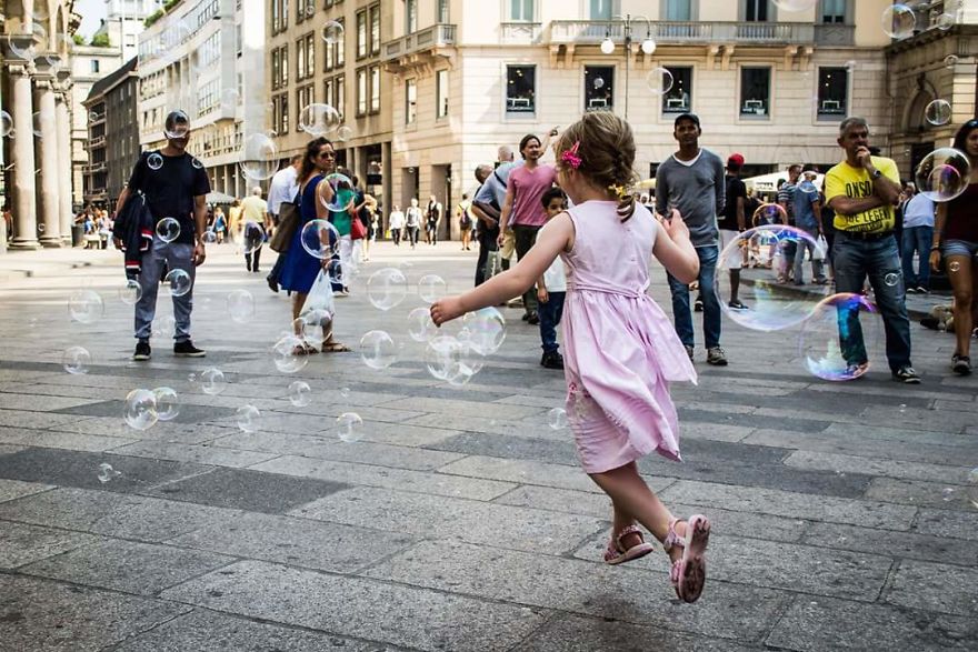 Photographer Captures The Gritty Spirt Of Milano In Candid Photos
