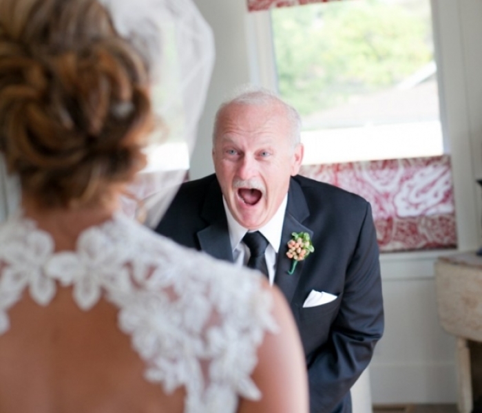 179 Times Fathers Couldn’t Hold Back Their Emotions After Seeing Daughters In Wedding Dresses For The First Time