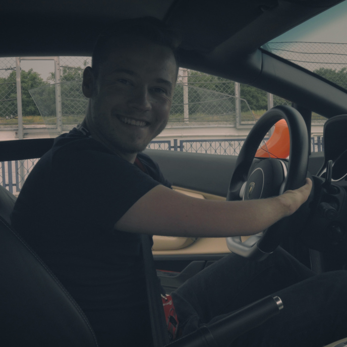 This Man Is Driving Lamborghini Gallardo With No Arms!