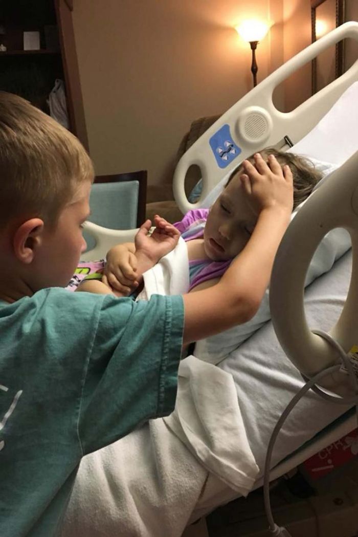 Image Of Brother Saying Goodbye To Sister With Terminal Cancer Thrills The World