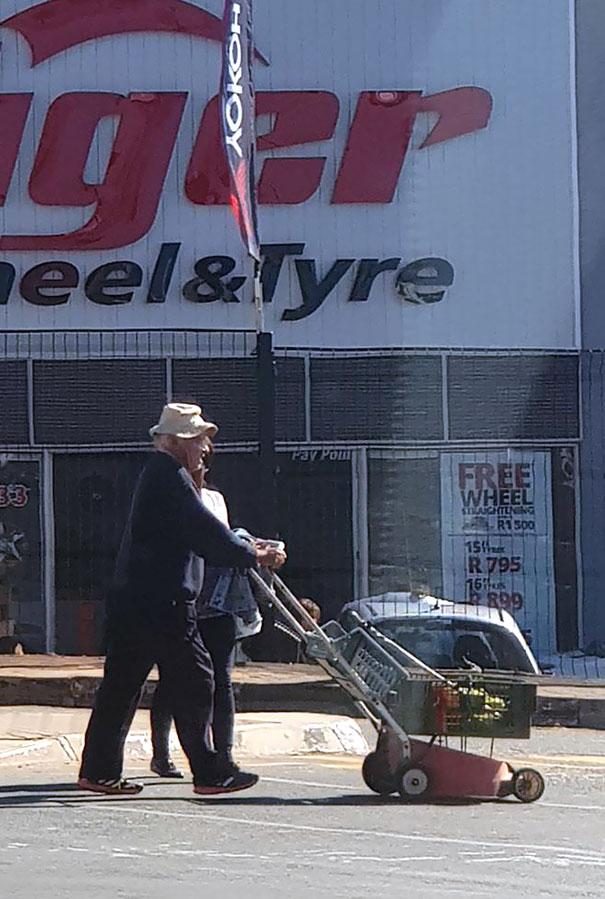 We're In 2018 And This Guy Here Is In 3018 With His Busted Lawnmower That He's Turned Into A Trolley