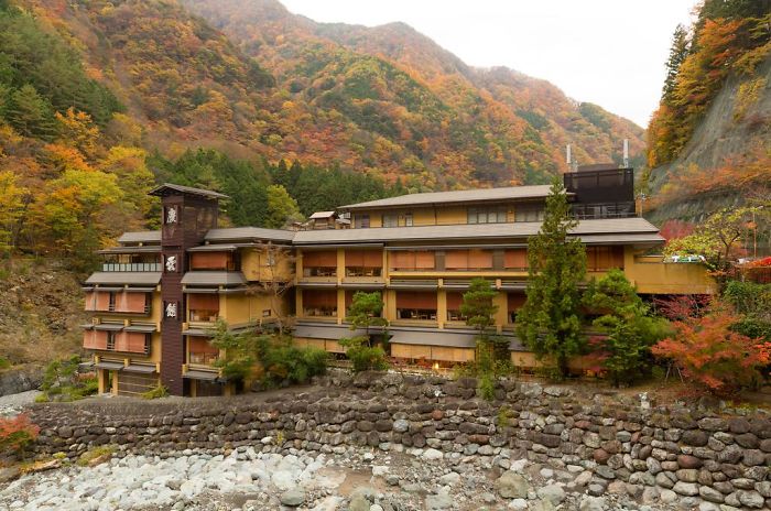 This Is The World’s Oldest Hotel, And Here’s How It Looks Inside