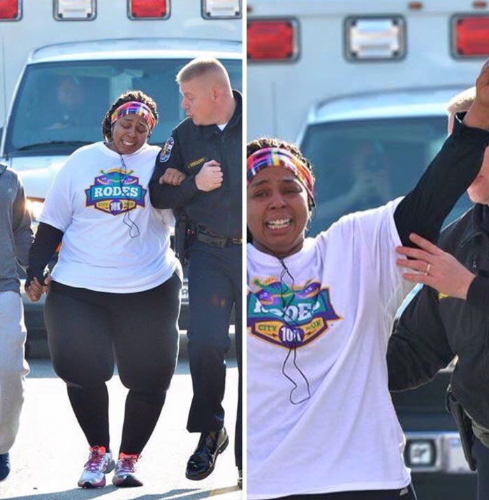 Policía ayudando a una mujer que ha perdido 90 kilos en su primera carrera de 10 kms