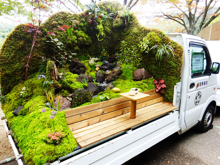 Japanese Compete To See Who Can Turn The Back Of Their Truck Into The Best Garden, And The Result Is Awesome