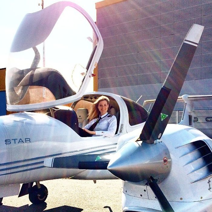 After Quitting Her Boring Job To Become A Pilot, This Woman Is Taking Over Instagram With Her Selfies