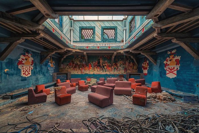 Photographer Takes Pictures Of Abandoned Buildings Around Europe