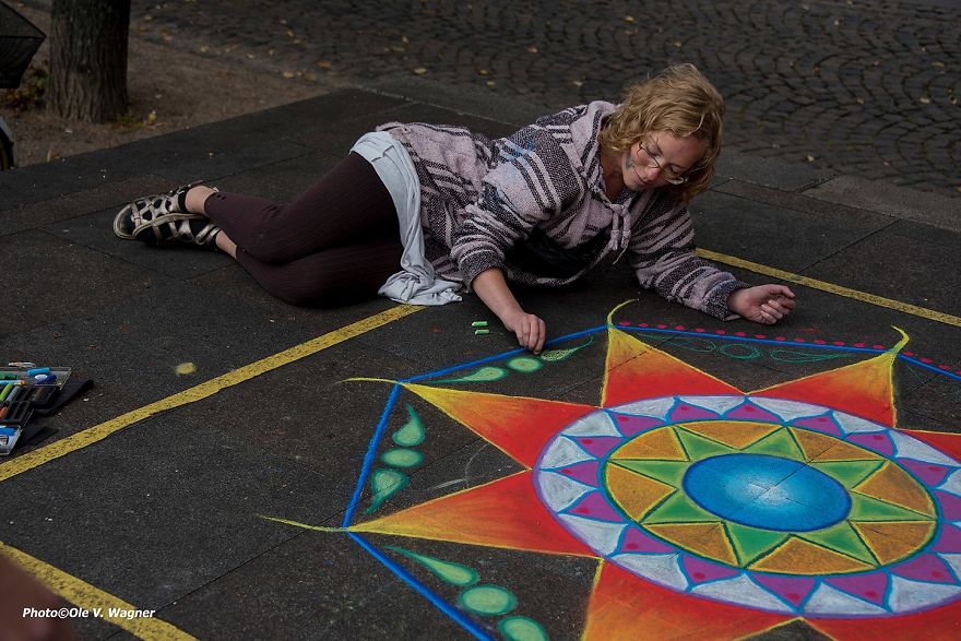 Female Artists Creates Improvised Chalk Mandalas In The Streets Of Copenhagen