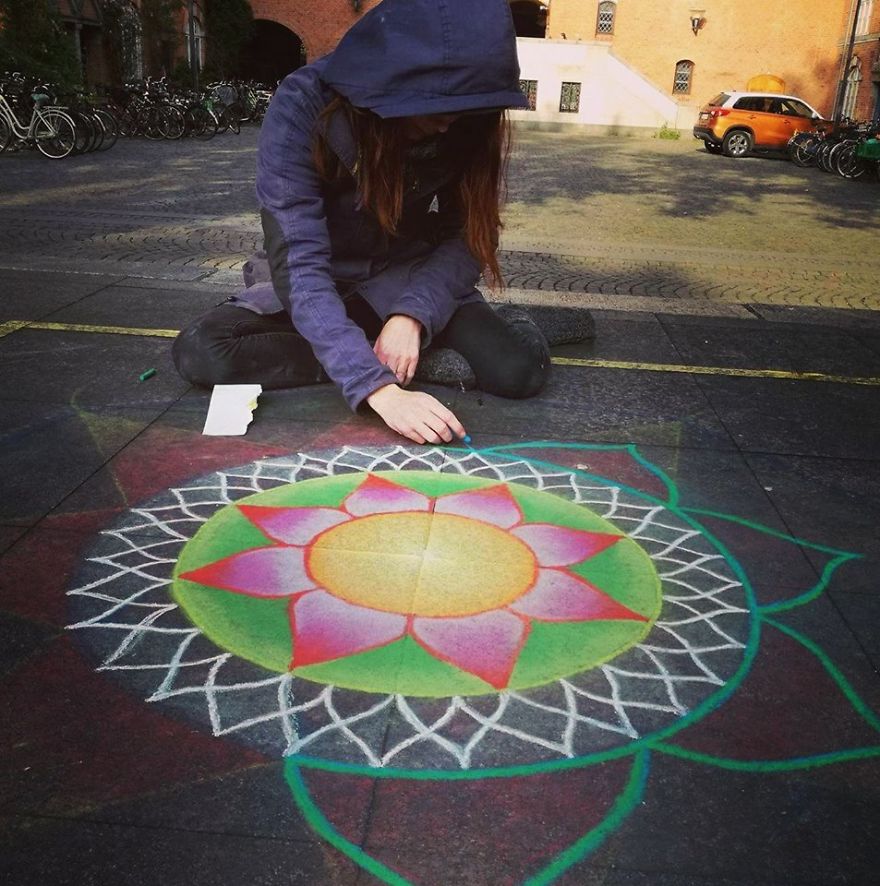Female Artists Creates Improvised Chalk Mandalas In The Streets Of Copenhagen