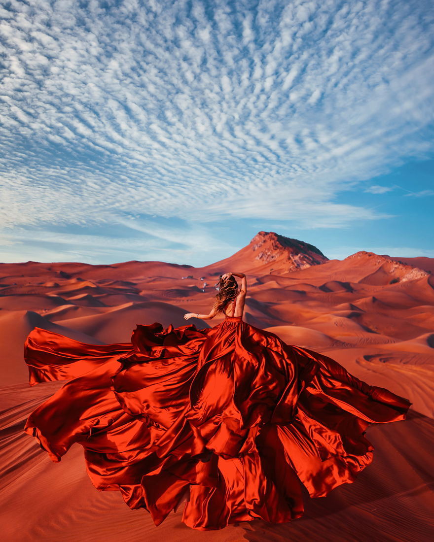 Rub Al-Khali Desert, UAE. Model: Gizem