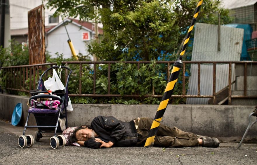 I've Spent 3 Incredible Days As A King In A Japanese Slum In Osaka And Photographed It