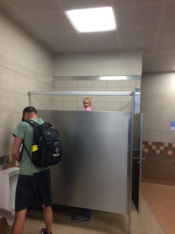 So I Just Saw This Tall Guy With A Really Weird Head In The Airport Bathroom