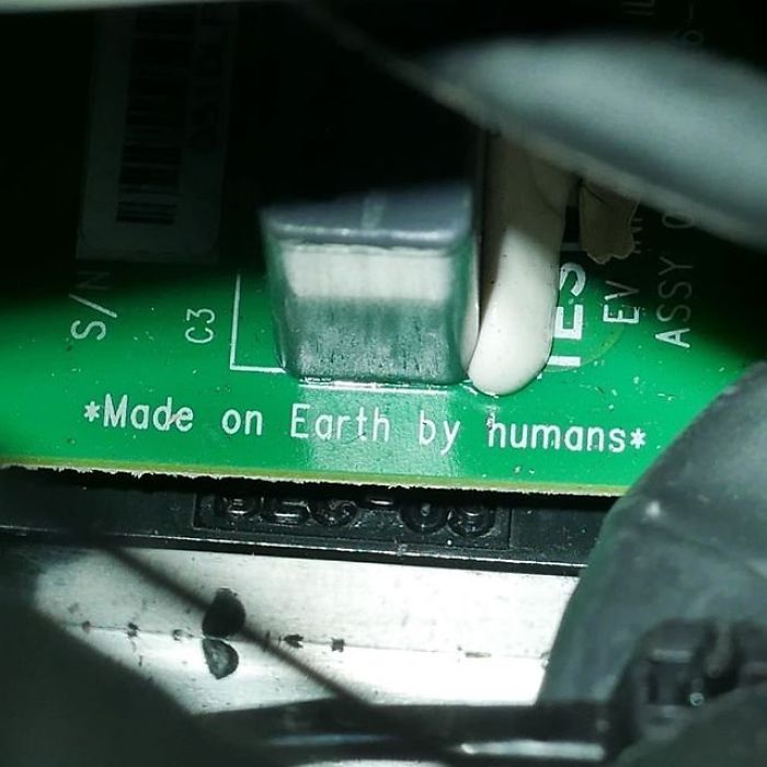 *Fabricado en la Tierra por humanos*