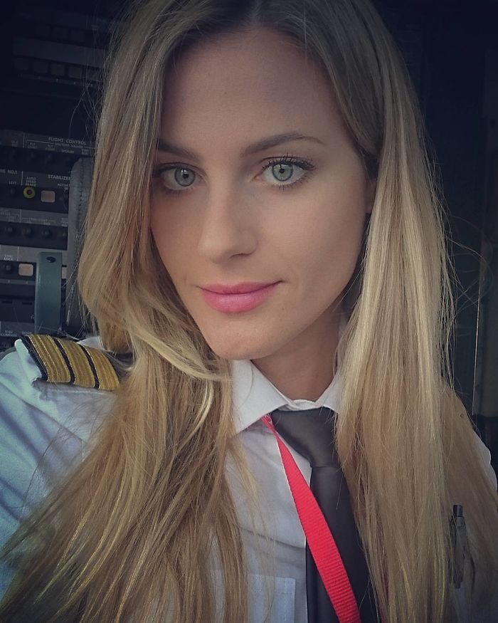 After Quitting Her Boring Job To Become A Pilot, This Woman Is Taking Over Instagram With Her Selfies
