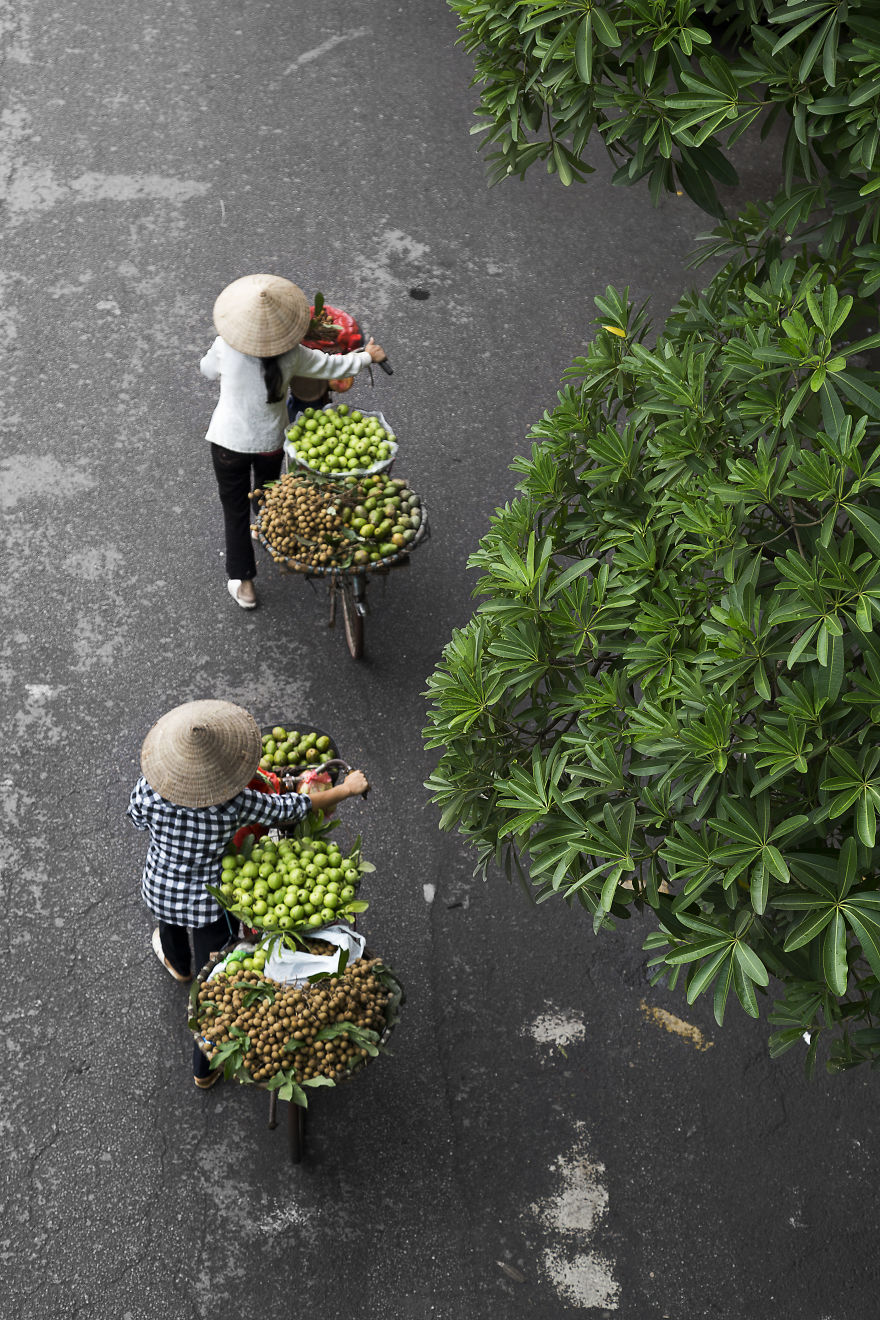 I Photographed Vietnamese Vendors From Above To Show Their Exceptional Beauty