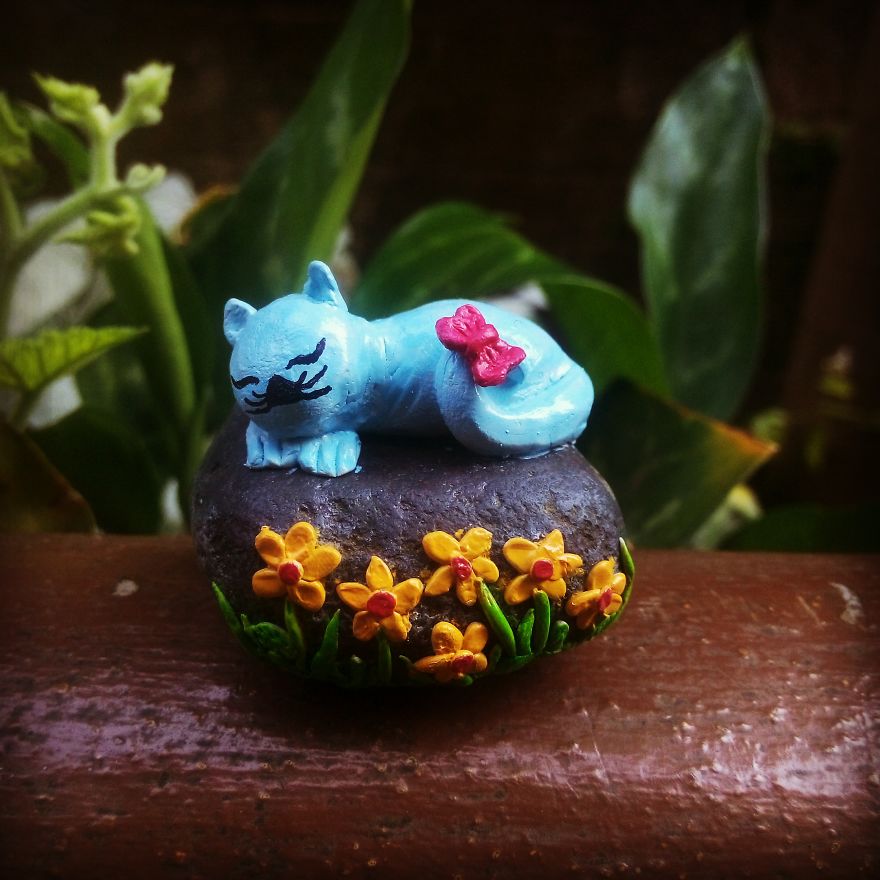 I Create Art Pieces Or Paperweight Using Stone And Air Dry Clay I Create Art Pieces Or Paperweight Using Stone And Air Dry Clay