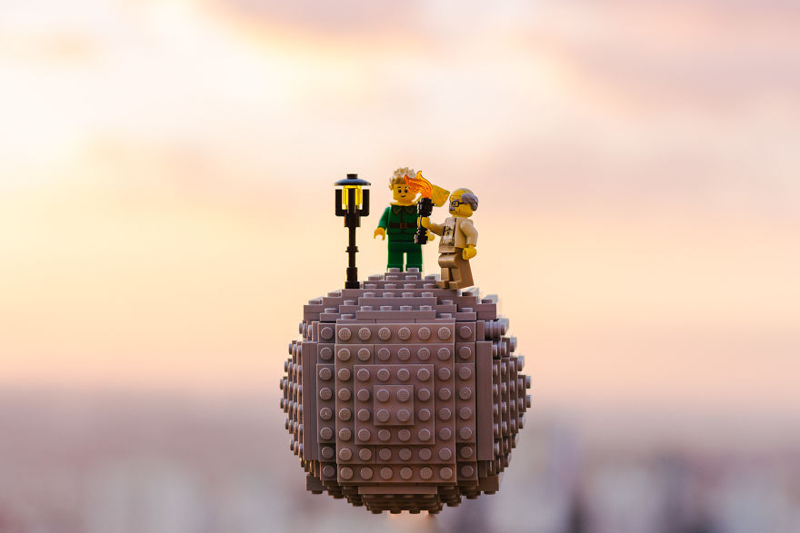 Photographer Pictures Iconic Scenes From The Book "The Little Prince" With Lego