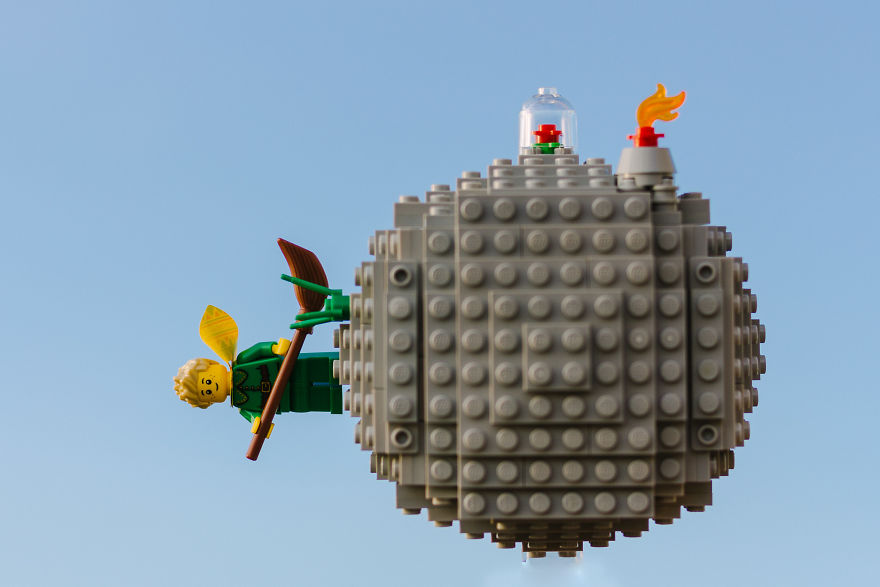 Photographer Pictures Iconic Scenes From The Book "The Little Prince" With Lego