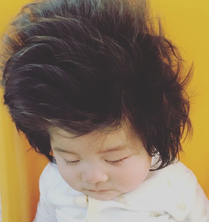 This baby hairy will be the cutest thing youll ever see today 5b502fe779919  700 - Ela ficou conhecida na Internet como o bebê mais cabeludo do mundo