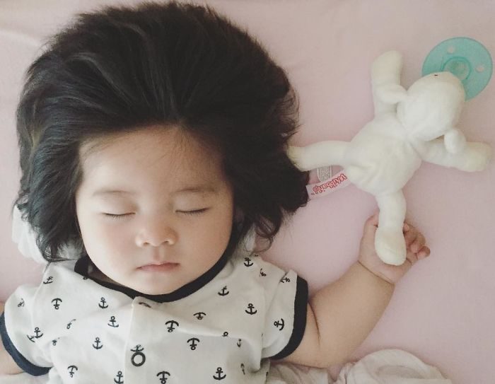This baby hairy will be the cutest thing youll ever see today 5b502ffd3b483  700 - Ela ficou conhecida na Internet como o bebê mais cabeludo do mundo