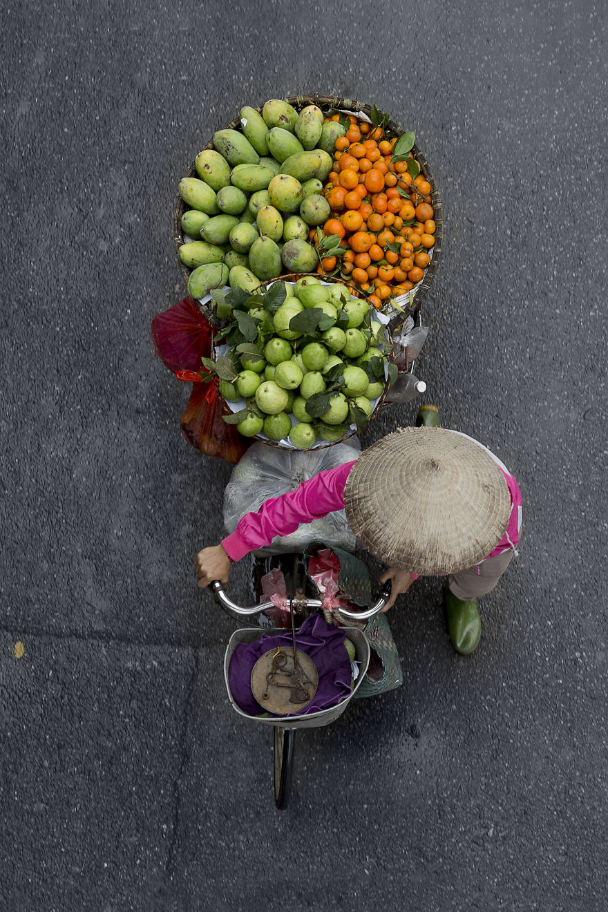 I Photographed Vietnamese Vendors From Above To Show Their Exceptional Beauty