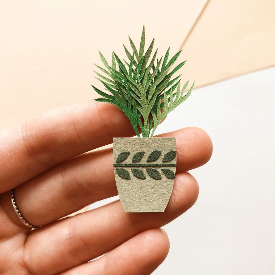 Russian Artist Creates Intricate Paper Plants Without Using Scissors
