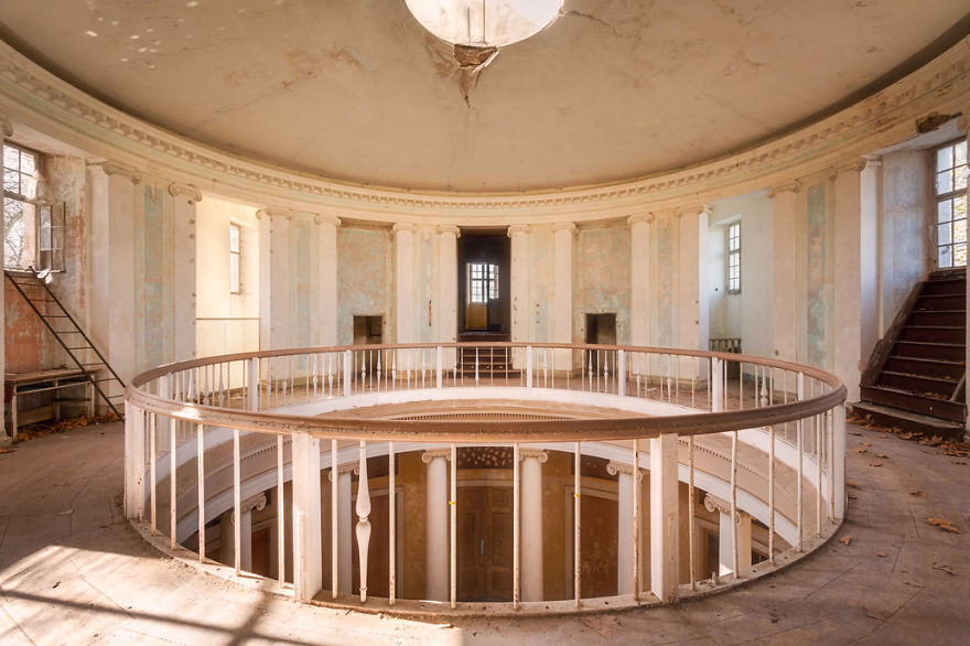 Circle On The Top Floor Of An Abandoned Palace