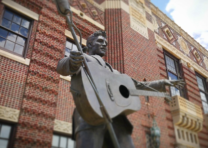 Photographers Blend The Past With The Present By Bringing Elvis Presley Back To The Spot Where He Started