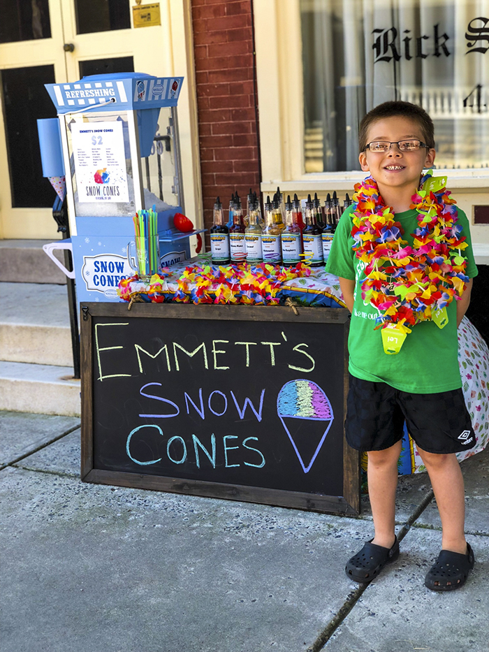 father son selling snow cones business Emmett (1)
