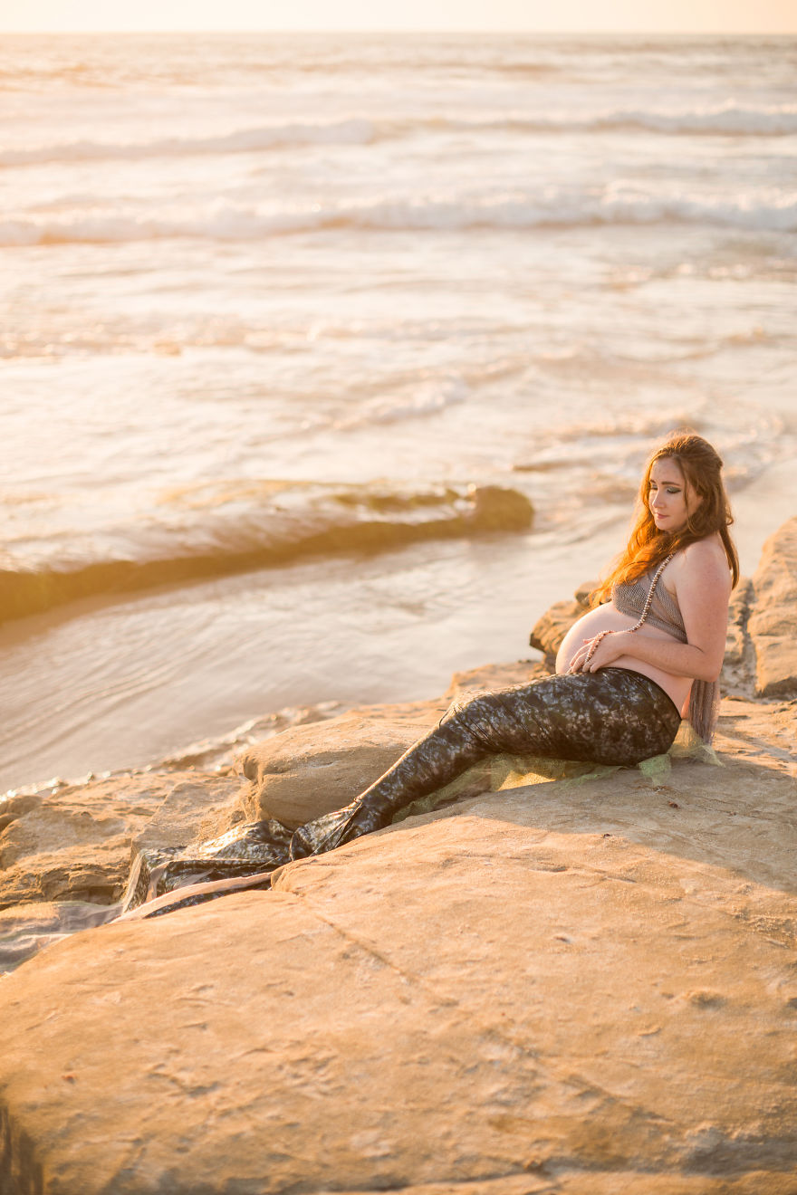 At 35 Weeks Pregnant, This Mother Turned Herself Into A Mermaid And The Results Are Glorious!