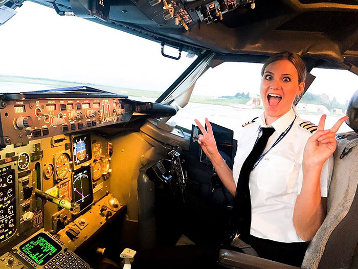 swedish female pilot sara johansson 1 5b446cc64f8bf  700 - Piloto sueca gata é sucesso no Instagram